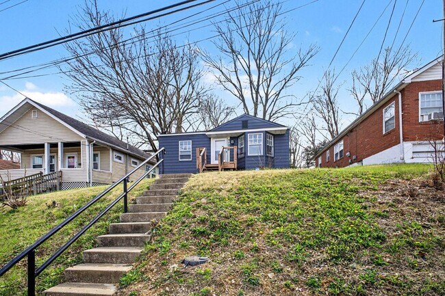 7030 Emma Ave in Jennings, MO - Foto de edificio - Building Photo