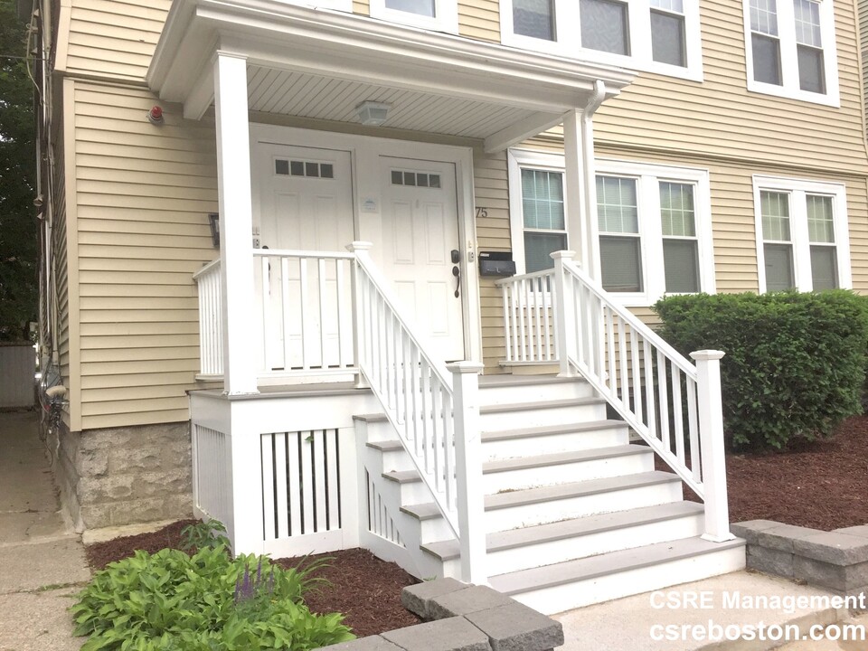75-77 Beechcroft St, Unit 3 in Boston, MA - Foto de edificio