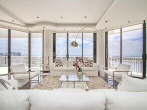 2000 Island Blvd in North Miami Beach, FL - Building Photo - Building Photo