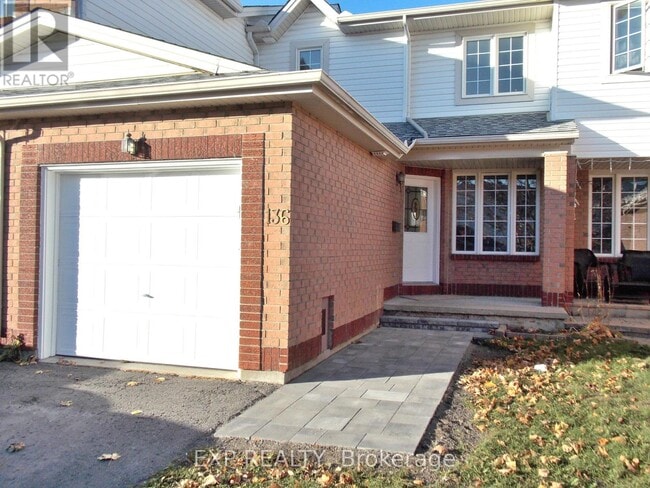 136 Inverkip Ave in Ottawa, ON - Building Photo - Building Photo