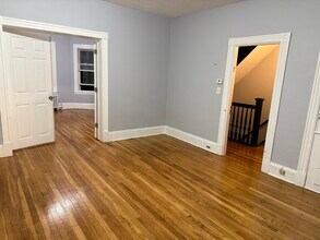 4 Town Hill St in Quincy, MA - Building Photo - Building Photo