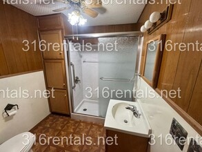 521 W 5th St in Newton, KS - Foto de edificio - Building Photo