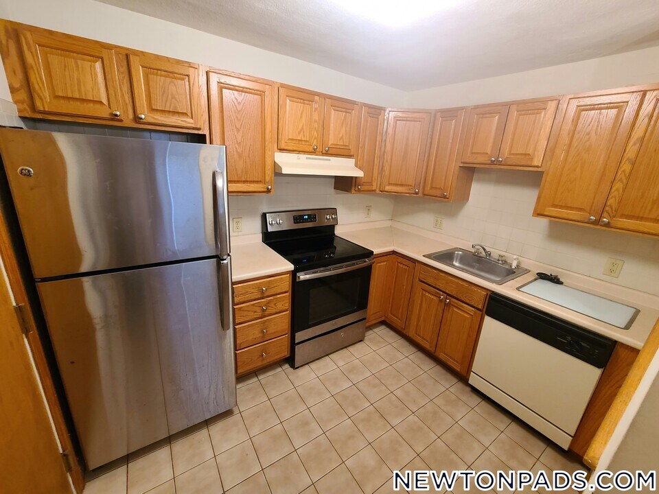 280 Grove St, Unit 5 in Newton, MA - Foto de edificio