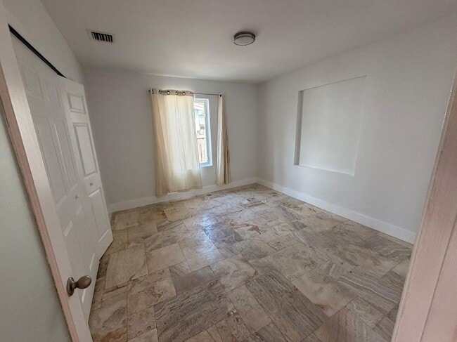 1618 NE 33rd St in Oakland Park, FL - Building Photo - Building Photo