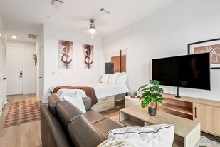 701 Richmond Ave. in Houston, TX - Building Photo