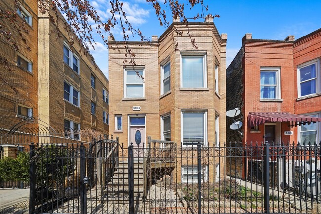 property at 3104 W Walton St