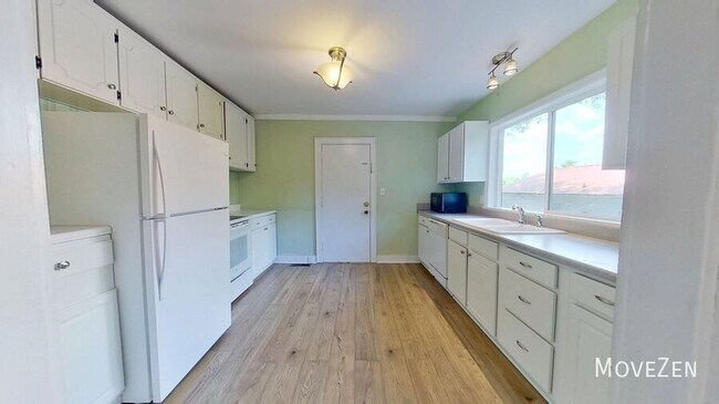 2256 E Lake Shore Dr in Wilmington, NC - Building Photo - Building Photo