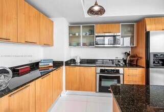 480 NE 30th St, Unit 1607 in Miami, FL - Building Photo - Building Photo