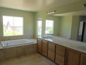 7204 Mountain Den Ave in Las Vegas, NV - Building Photo - Building Photo