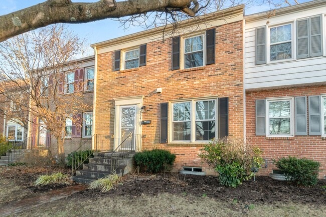 property at 104 Nottingham Ct