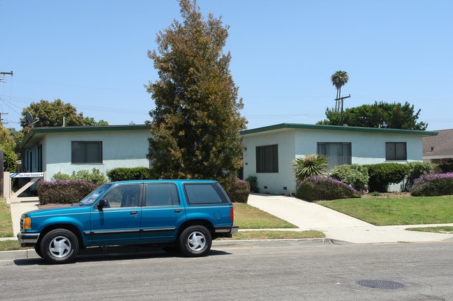 90-96 N Dunning St in Ventura, CA - Foto de edificio - Building Photo
