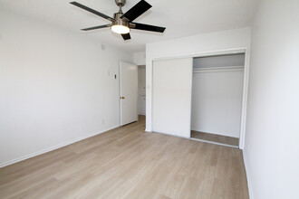 Plaza West Apartments in West Hollywood, CA - Foto de edificio - Building Photo