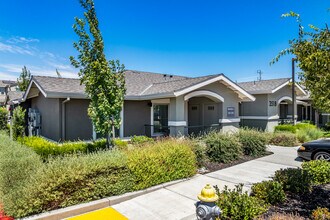 Greenbriar in Sacramento, CA - Foto de edificio - Building Photo