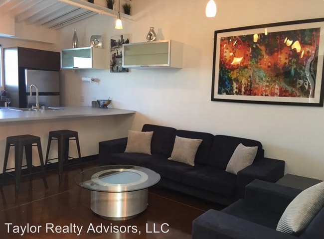 701 Shadow Ln in Las Vegas, NV - Building Photo - Building Photo