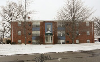 6997-7027 State Rd in Cleveland, OH - Foto de edificio - Building Photo