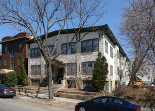 2525 Emerson Ave S in Minneapolis, MN - Building Photo - Building Photo