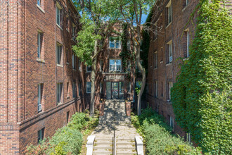 Twin Court Apartments in Minneapolis, MN - Foto de edificio - Building Photo