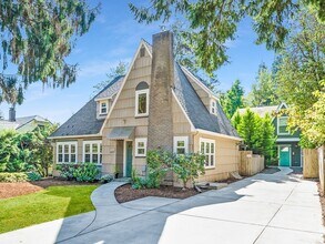 2638 SW Custer St in Portland, OR - Building Photo - Building Photo