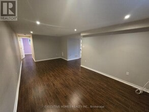 5382 Spruce Ave in Burlington, ON - Building Photo - Building Photo