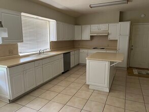 238 McLemore Dr in Alvin, TX - Building Photo - Building Photo
