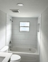 4225 32nd Ave in Vero Beach, FL - Foto de edificio - Building Photo