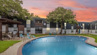 531 Bedford Rd, Unit 203 in Bedford, TX - Building Photo