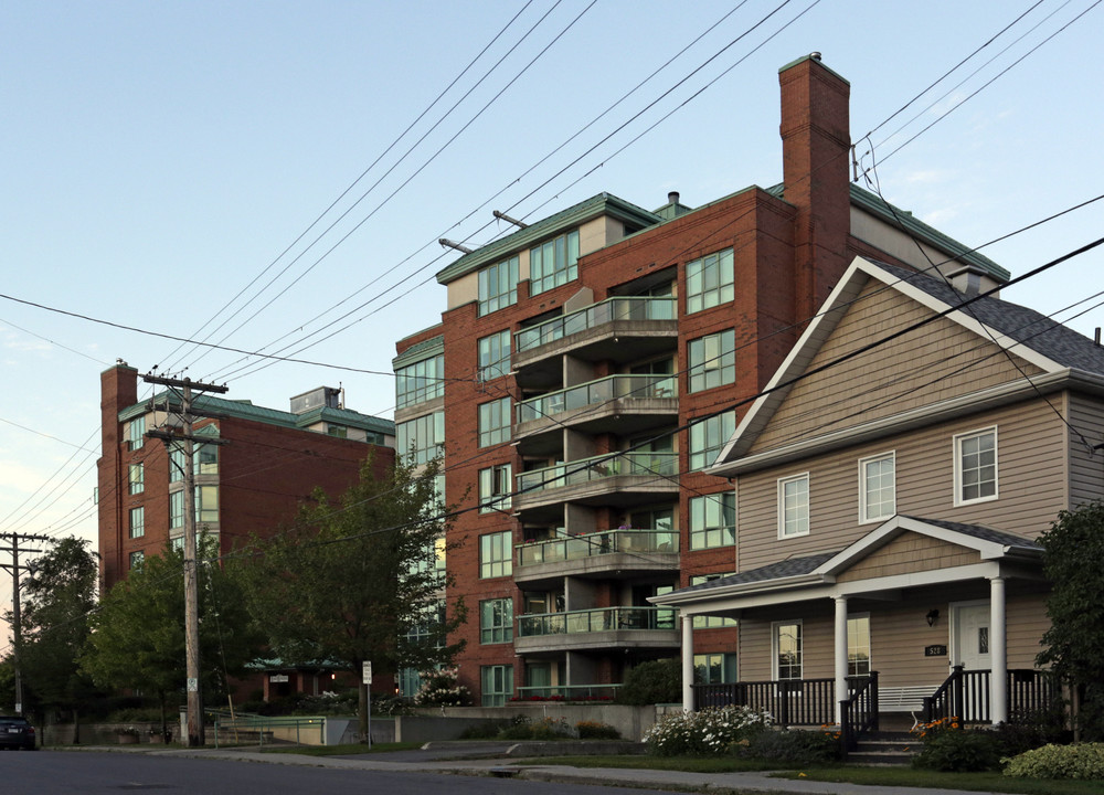 The Lake Lander in Ottawa, ON - Building Photo