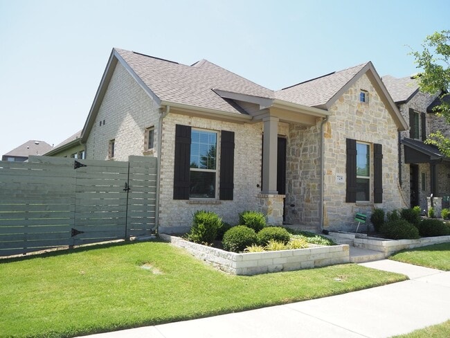 property at 724 Streetside Ln