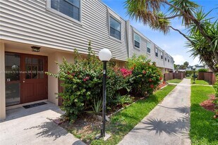 6603 Winfield Blvd in Margate, FL - Building Photo