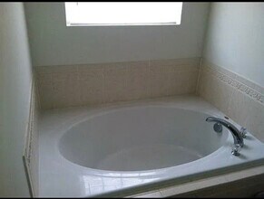 2112 Lockwood Dr in Charlottesville, VA - Foto de edificio - Building Photo