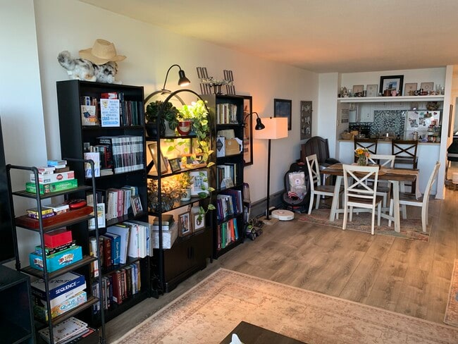 property at 2144 N Lincoln Park W