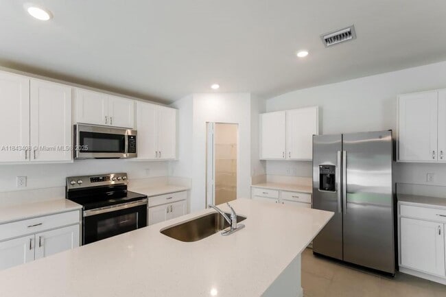 700 Carlyle Wy in Fort Pierce, FL - Building Photo - Building Photo