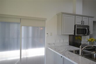 4020 Casa Del Sol Way in New Port Richey, FL - Building Photo - Building Photo