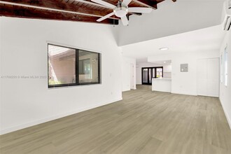 9210 SW 136th St Cir in Miami, FL - Foto de edificio - Building Photo