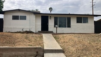 3304 Bucknell St in Bakersfield, CA - Building Photo