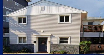 555 W Broadway in Long Beach, NY - Building Photo