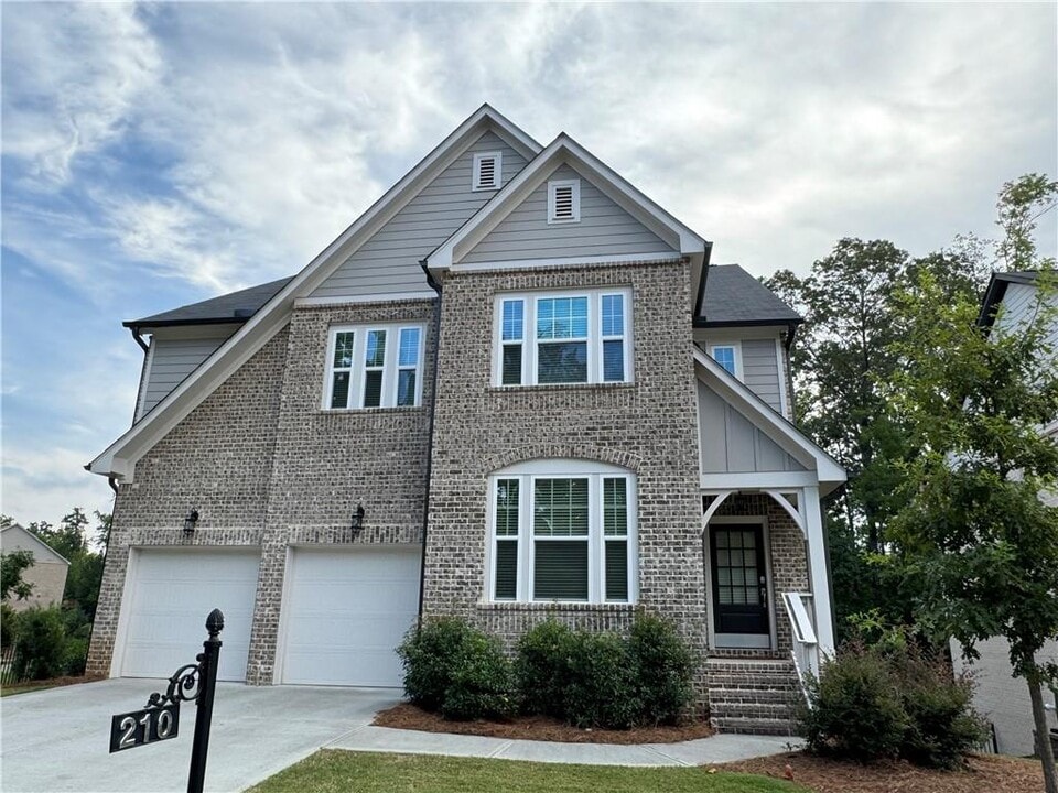 210 Hamlet Dr in Johns Creek, GA - Building Photo