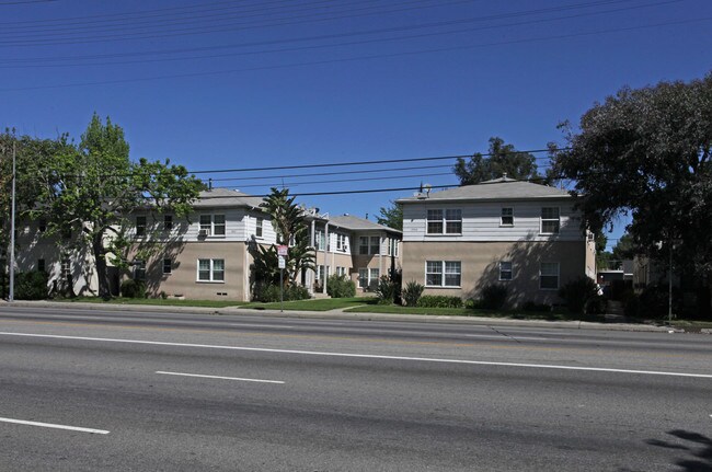 15509 Victory Blvd in Van Nuys, CA - Building Photo - Building Photo