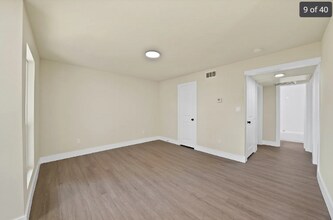 306 Renfro St in Grand Prairie, TX - Building Photo - Building Photo