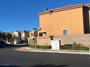 7078 Glacier River Ave in Las Vegas, NV - Building Photo - Building Photo