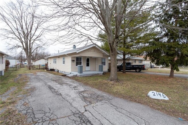 2146 Dequincy St in Indianapolis, IN - Foto de edificio - Building Photo
