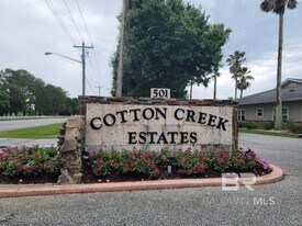 501 Cotton Creek Dr in Gulf Shores, AL - Building Photo