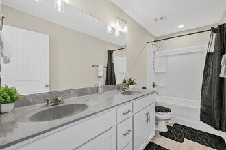 1000 Henry Pl Blvd in Clarksville, TN - Foto de edificio - Building Photo