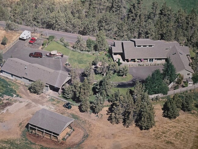 6900 NE 1st St in Redmond, OR - Building Photo - Building Photo