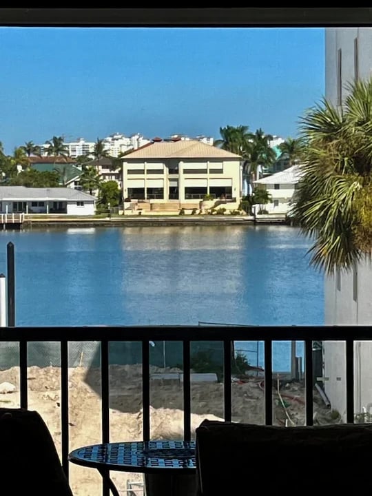 260 Southbay Dr in Naples, FL - Foto de edificio