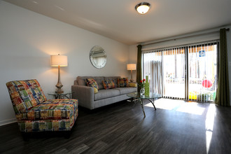 The Residences at Sonoma Woods in Newport News, VA - Foto de edificio - Interior Photo