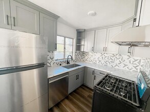 38 S Parkwood Ave in Pasadena, CA - Building Photo - Building Photo