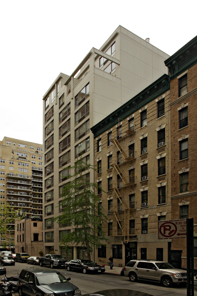 242 E 25th St in New York, NY - Foto de edificio - Building Photo