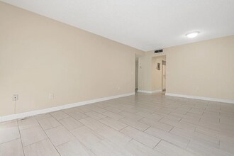7765 SW 86th St in Miami, FL - Building Photo - Building Photo