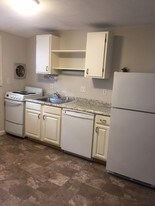 31 Boltwood Walk, Unit 1 in Amherst, MA - Building Photo